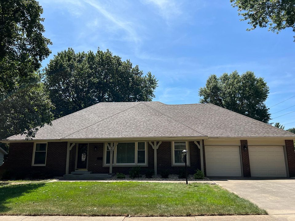 Lovely 4-bedroom and 3-bathroom home with new roof and new landscaping
