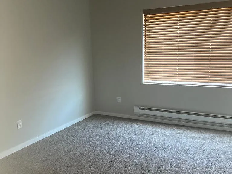 996 43rd Ct NE — Photo 5
