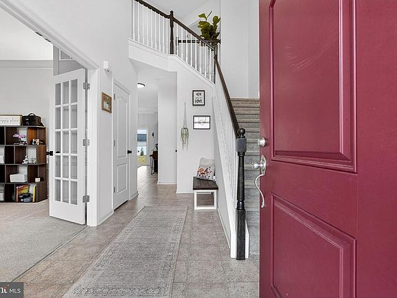4th image of 525 Crown Forest Ln