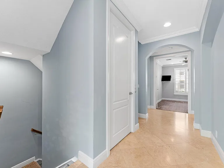 604 NE Francesca Ln — Photo 33