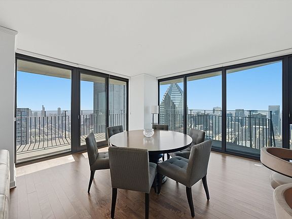 4th image of 225 N Columbus Dr Unit 7201
