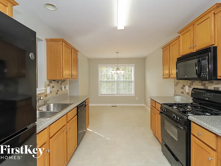 88 Wyndham Walk — Photo 9