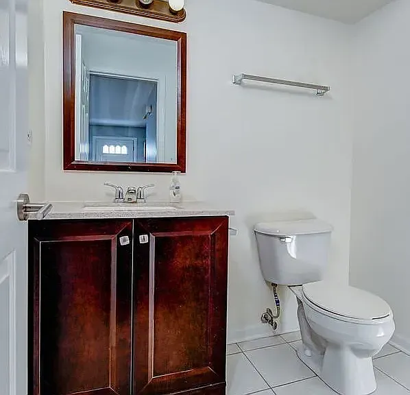 212 Surrey Dr — Photo 5