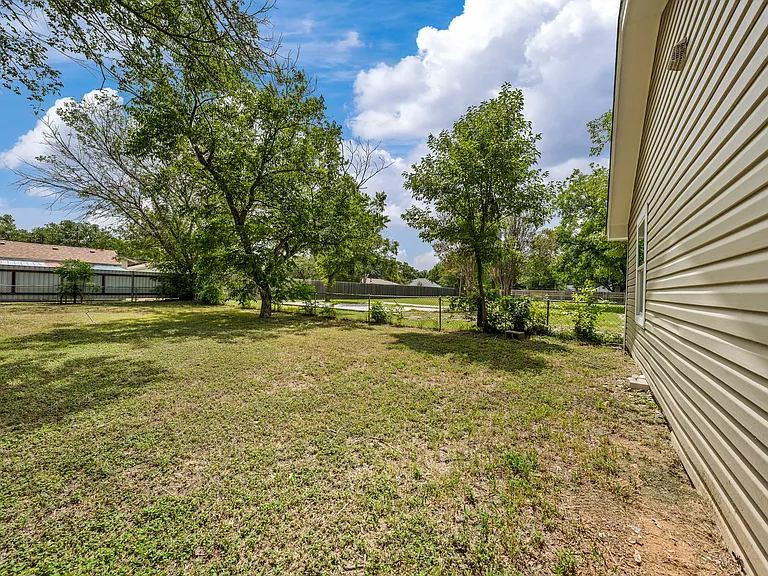 11700 N Oak St — Photo 42