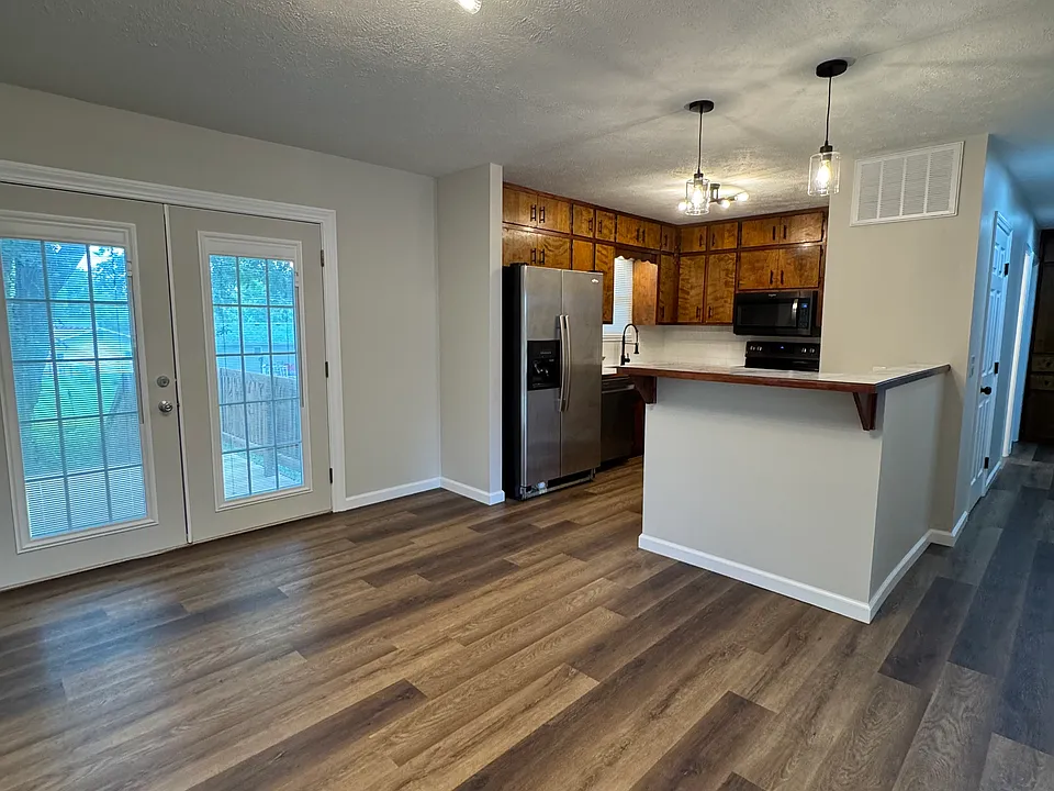 2230 N Aline Ave