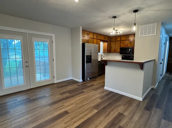 2230 N Aline Ave, Springfield, MO 65803