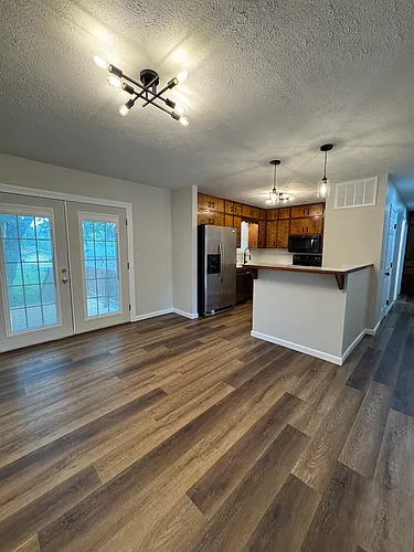 2230 N Aline Ave Photo 1