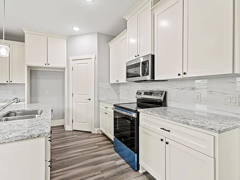 2308 Bloomfield Dr — Photo 6