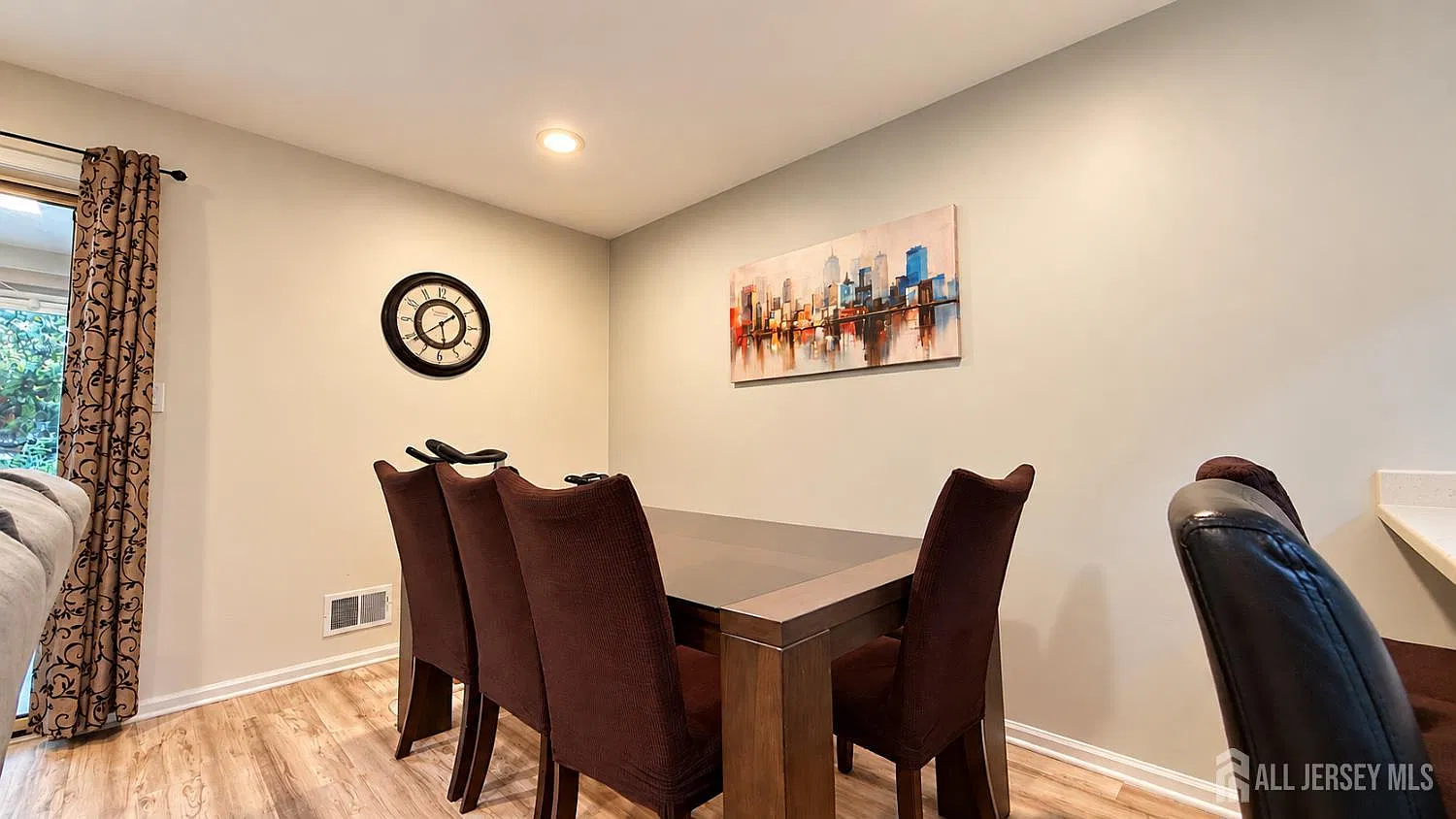 2 bed, 2.5 bath, 1298 sqft, $3,000 — Photo 4
