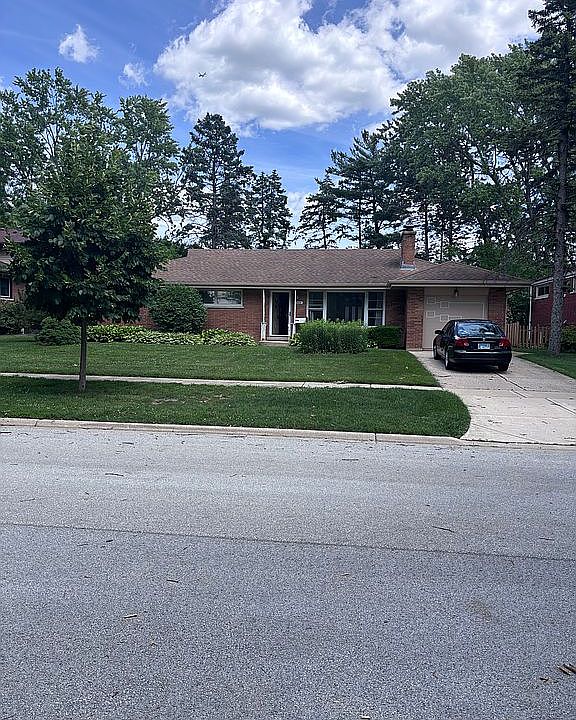 1st image of 303 S Waverly Pl