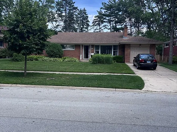 303 S Waverly Pl, Mount Prospect, IL 60056