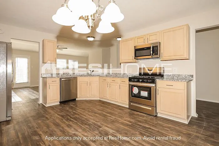 Building Photo - 910 Willow West Dr