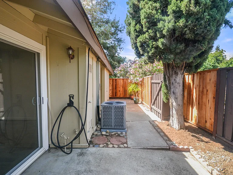 5013 Pine Tree Ter — Photo 21