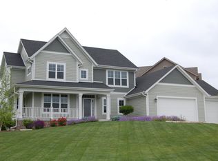 W77N731 Harvest Ln, Cedarburg, WI 53012