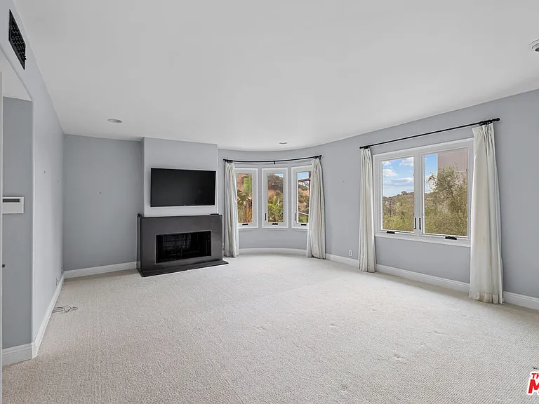 1759 N Beverly Dr — Photo 20