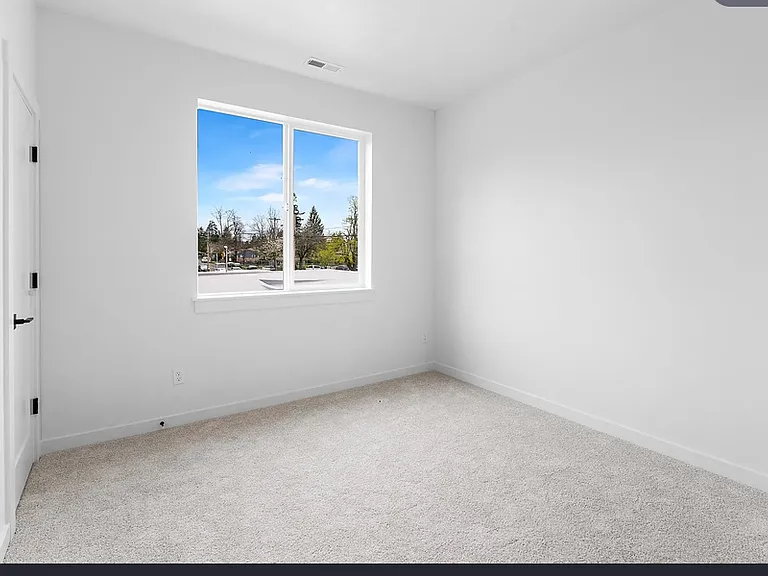 7193 SE Crystal Springs Blvd — Photo 10