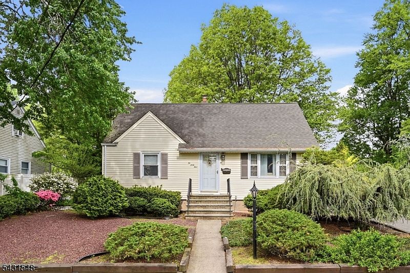 1st image of 264 Fern St