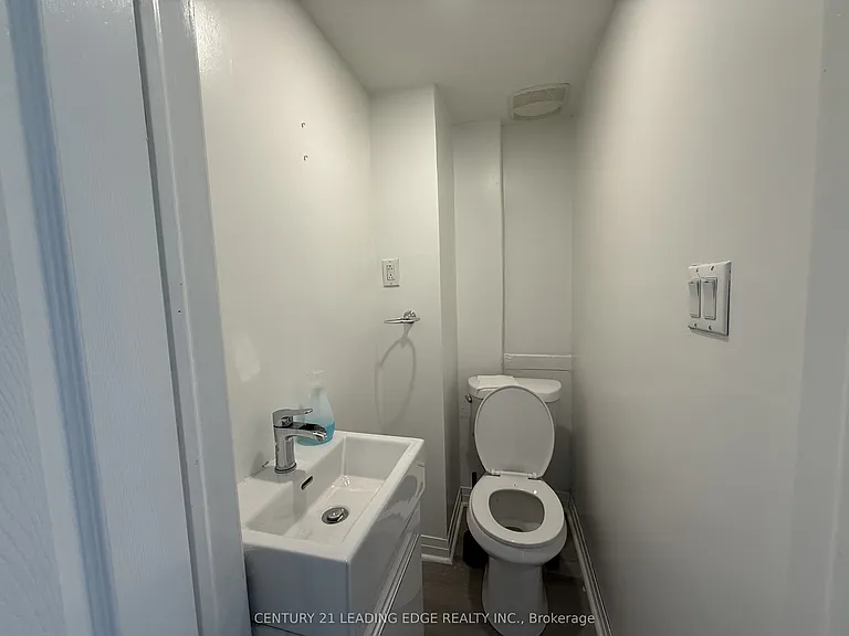 485 Albert St — Photo 32