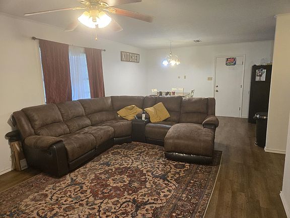 3rd image of 1522 Young St