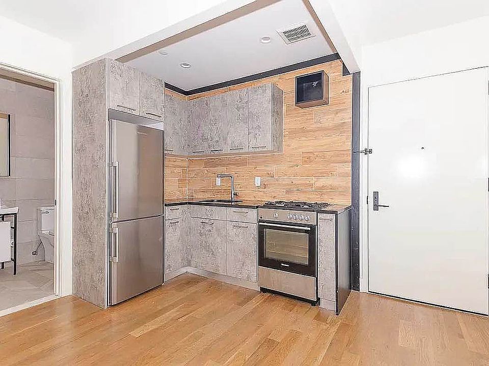 1st image of 826 Saint Johns Pl APT 4F