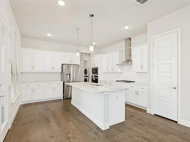 13050 Scissortail Dr — Photo 2