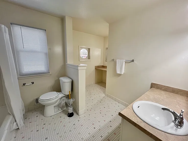 Mayfair Apartments — Photo 62