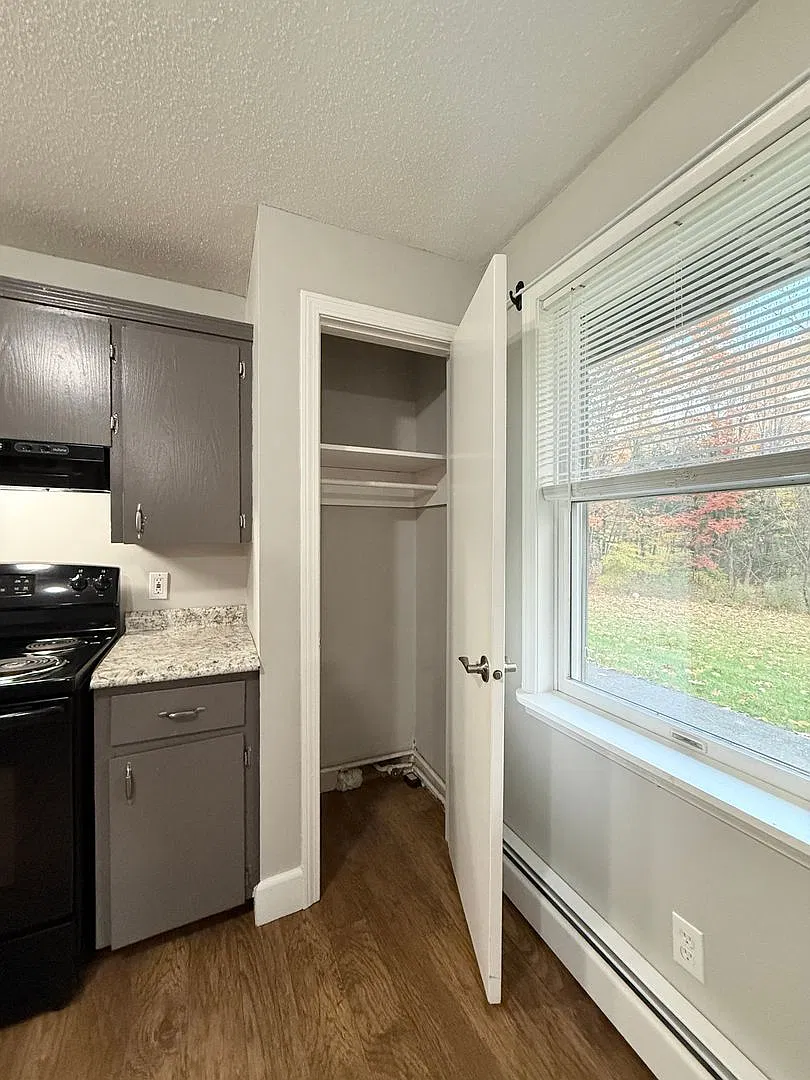 187 Dinsmore — Photo 3