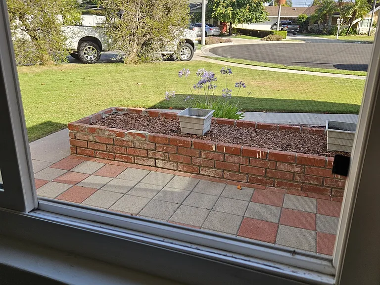743 W Eugene Pl — Photo 1