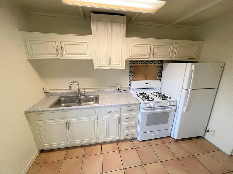 2110-2126 Thompson Blvd #&-275-287 — Photo 7