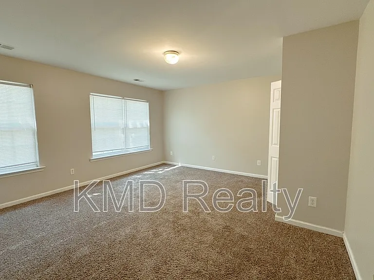 7629 Abigail Glen Dr — Photo 14