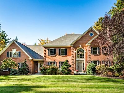 12 McIntosh Lane, Bedford, NH, 03110