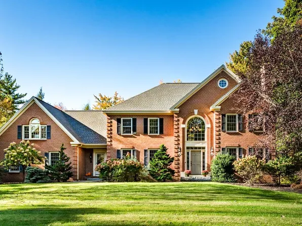 12 McIntosh Lane, Bedford, NH 03110