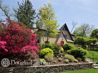 2 Oakland Dr, Port Washington, NY 11050