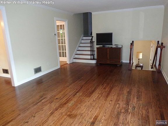 3rd image of 40 Hemlock St