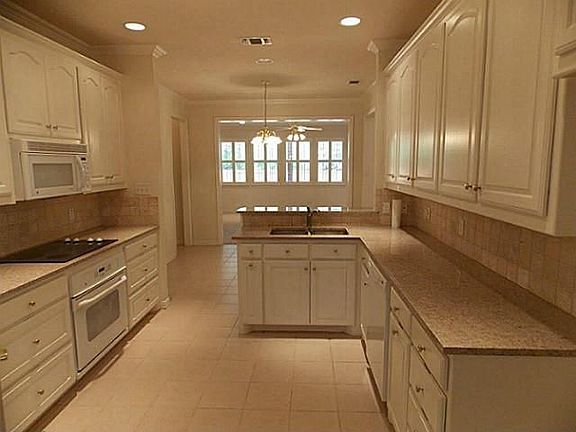 3rd image of 212 Turner Cir