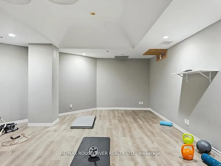 135 James St S #1401 — Photo 30