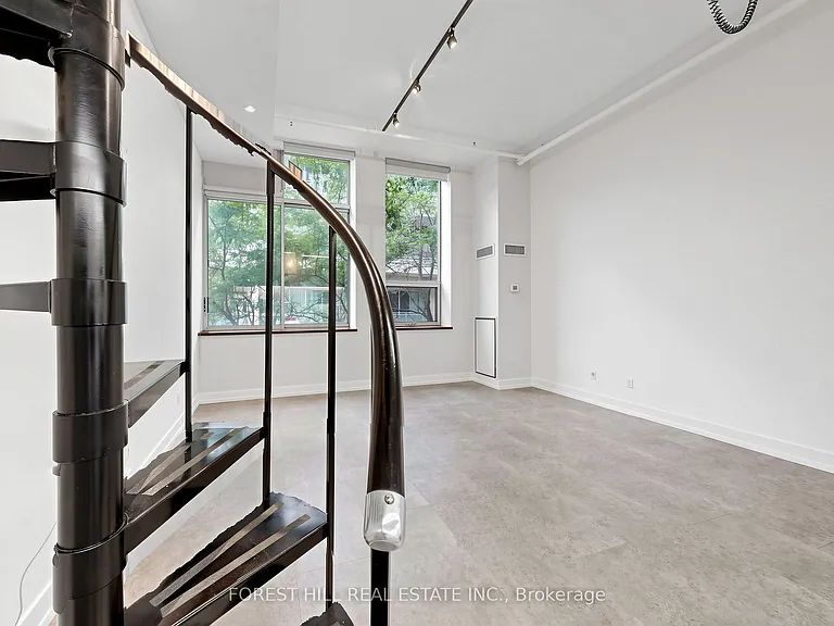 21 Nassau St #301 — Photo 6