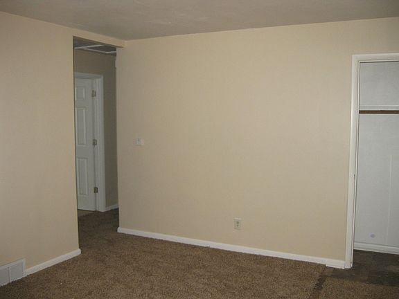 4th image of 3225 Sablewood Dr #B