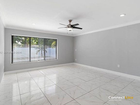 4th image of 913 SW 49th Ave