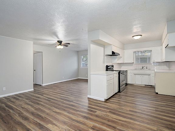 3rd image of 1318 S Airwood Avenue