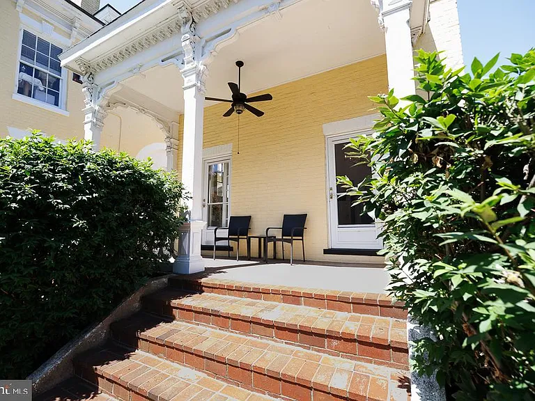 131 N Washington St #4 — Photo 4