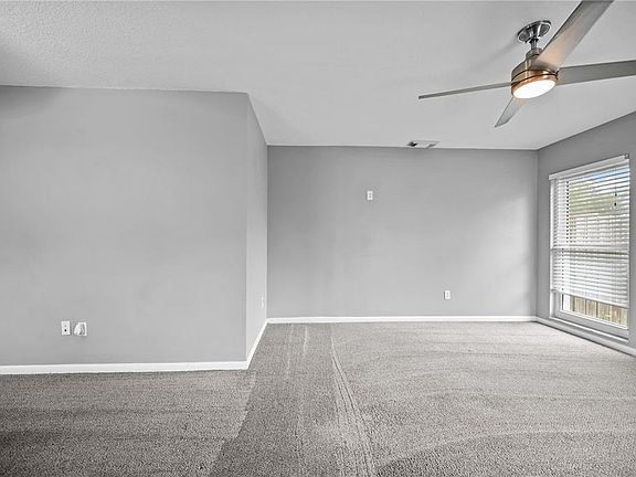 3rd image of 2015 Ronald Cir