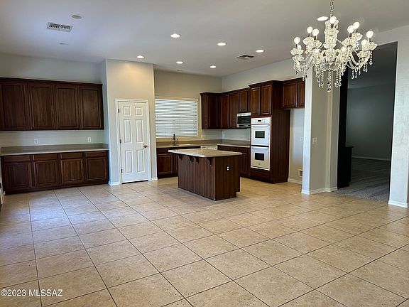 3rd image of 664 W Calle La Bolita