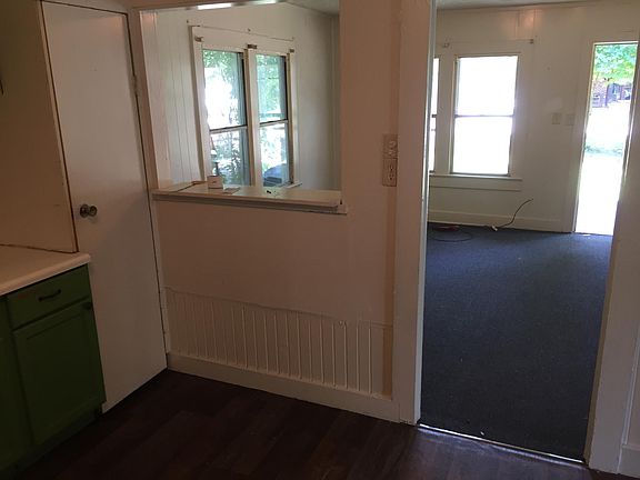Kitchen looking back to living room 