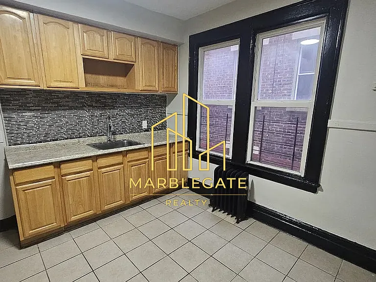 81 Montgomery Ave #22 — Photo 1