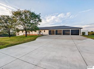 22718 W Angus Rd, Gretna, NE 68028