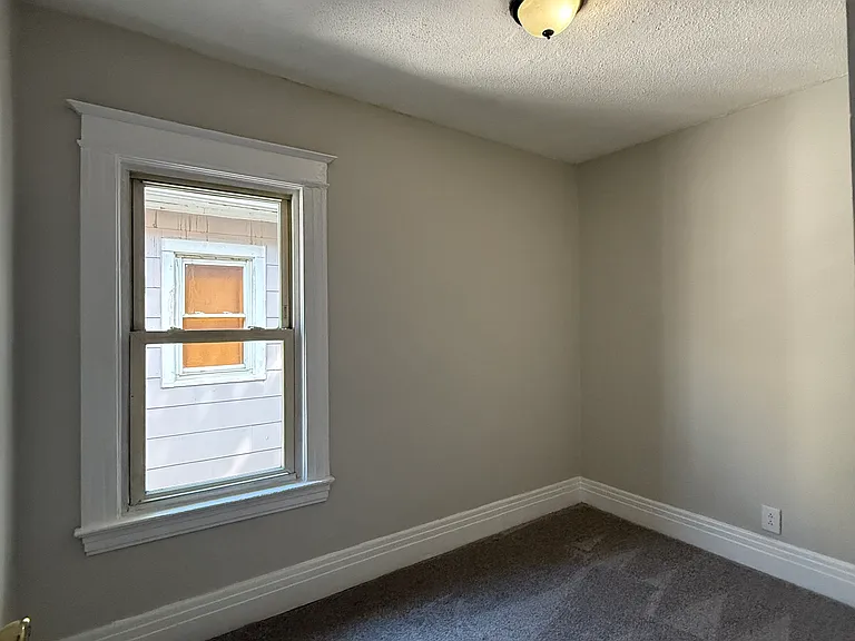 23-25 Trust St — Photo 3