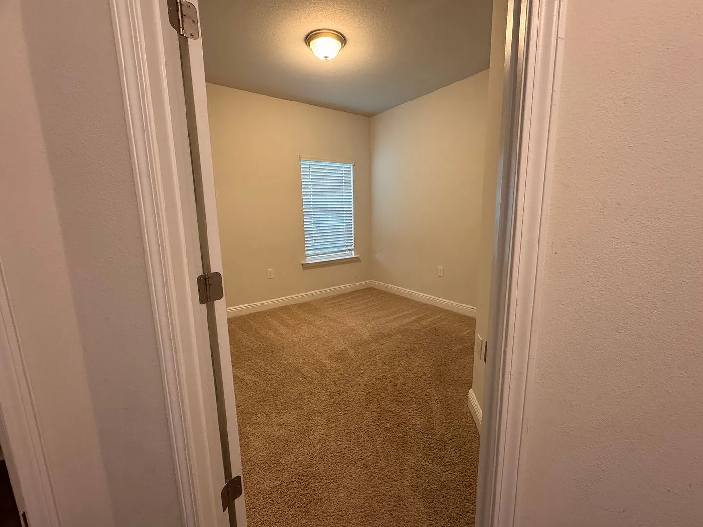 5 bedroom 3 bath home — Photo 3