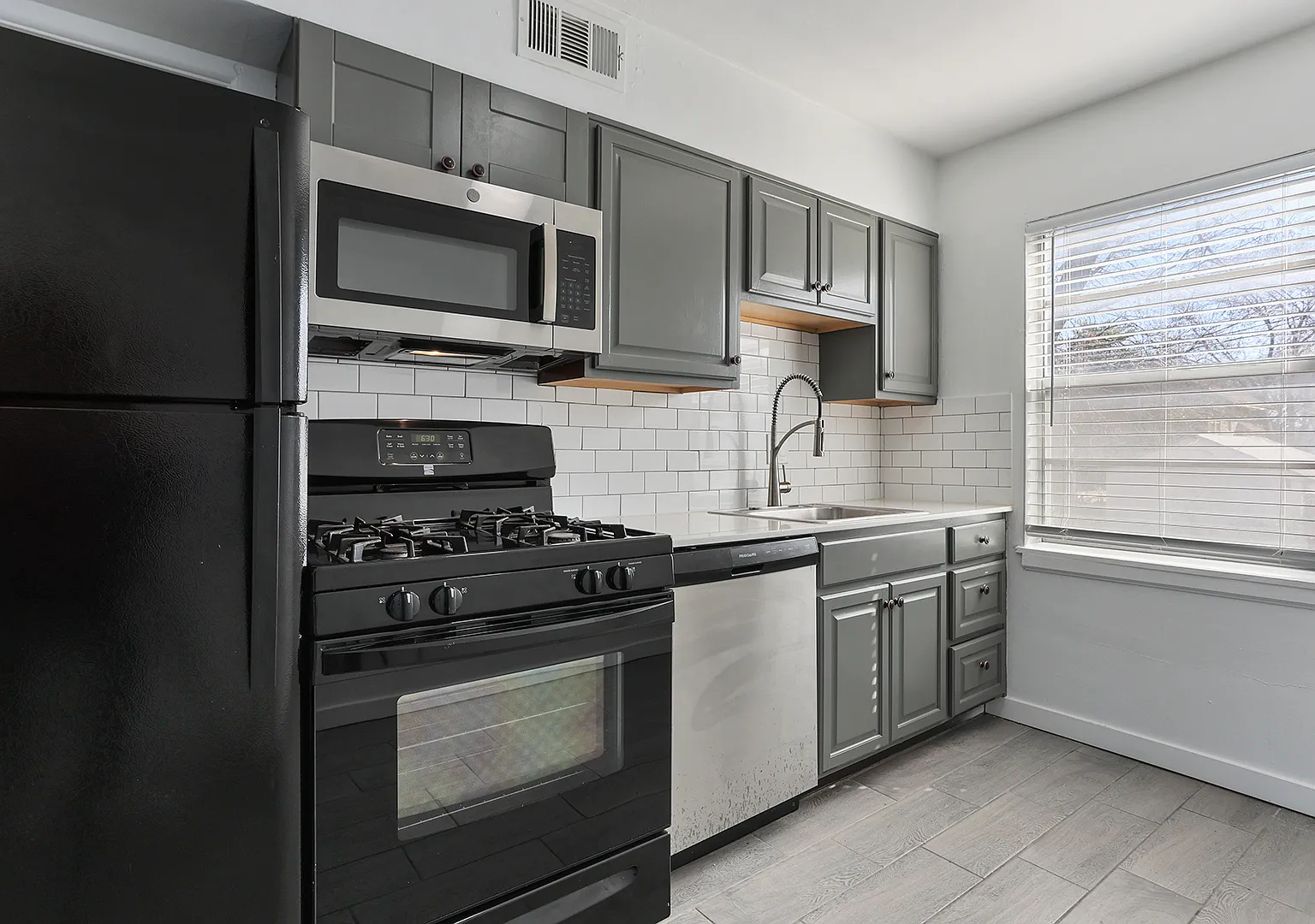 Roanoke Apartments — Photo 1
