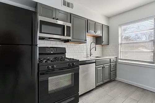 Roanoke Apartments Photo 1